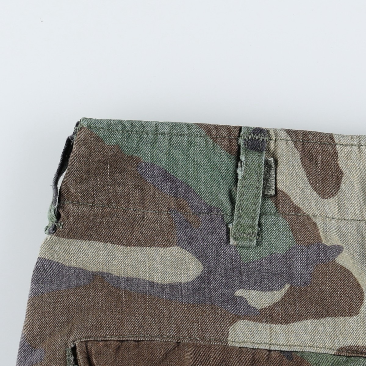 古着 米軍 迷彩柄 ウッドランドカモ ミリタリー カーゴパンツ コンバットパンツ MEDIUM-SHORT メンズw33相当 /eaa664067 【中古】 【260803】