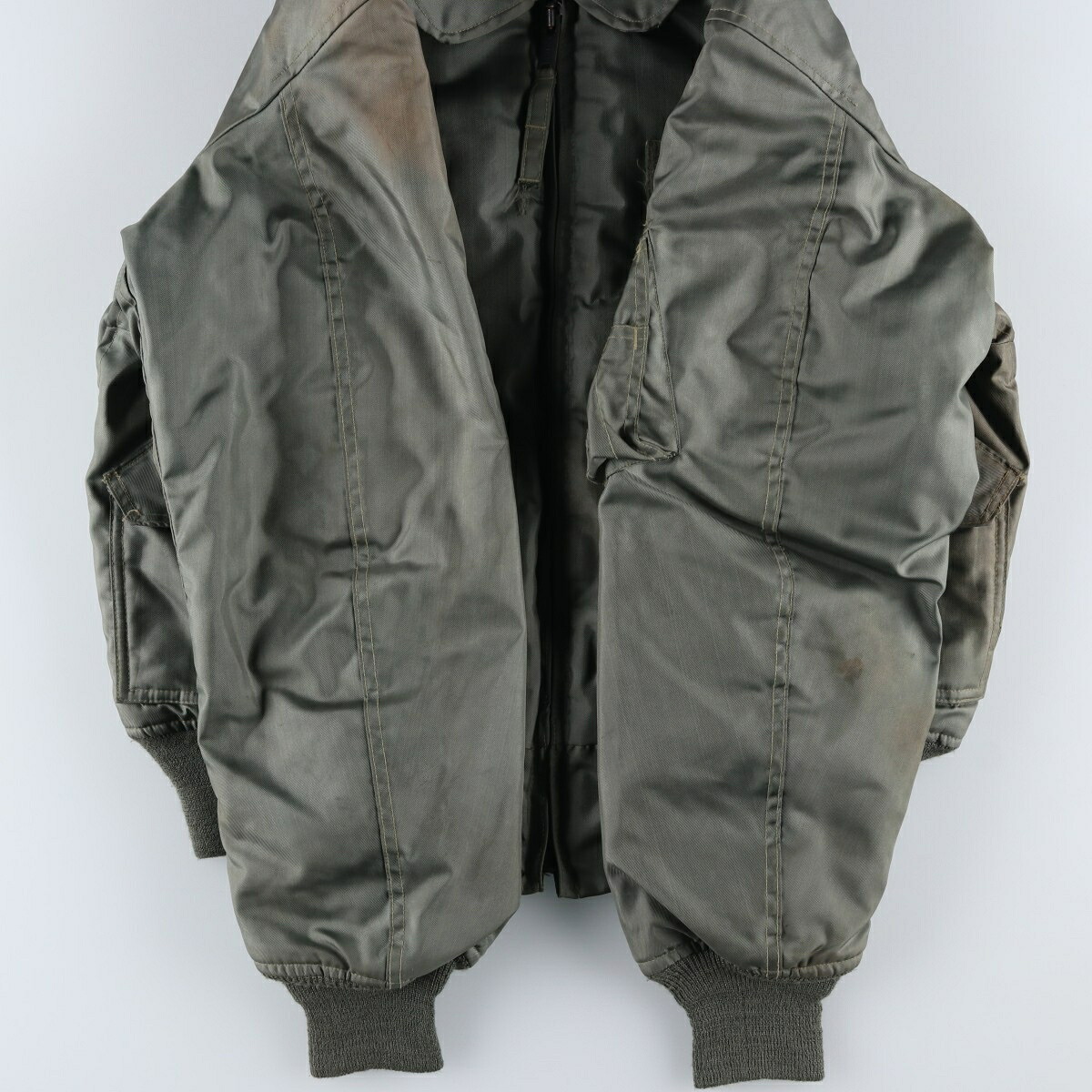 古着 80年代 米軍実品 バッジ付き 中綿入り CWU 45/P ミリタリー フライトジャケット USA製 SMALL メンズS相当 /evb029933 【中古】 【260308】
